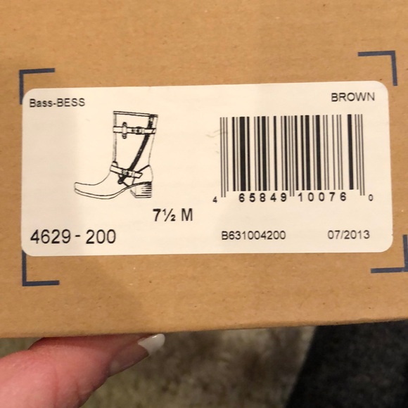 G.H. Bass & Co. Boots - Picture 7 of 9